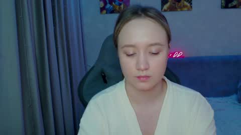 _lalune_ online show from January 31, 2025, 12:28 am