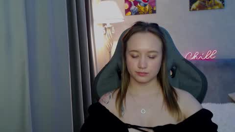 _lalune_ online show from February 25, 2025, 10:29 pm