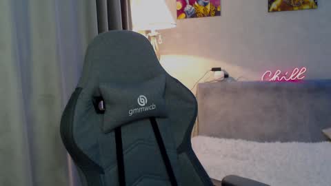 _lalune_ online show from February 26, 2025, 1:32 am