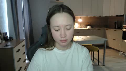 _lalune_ online show from February 4, 2026, 10:21 am