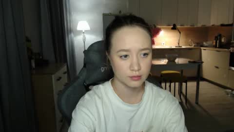 _lalune_ online show from February 17, 2026, 2:13 pm