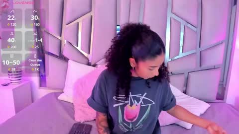 Lanna  online show from January 17, 2025, 11:17 am