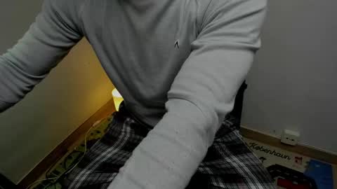 Layne online show from November 9, 2025, 10:13 am