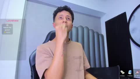 _leohot_ online show from January 17, 2026, 2:27 am