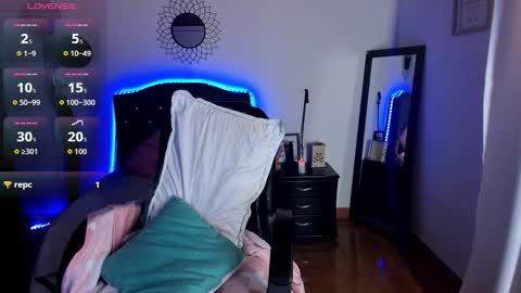 Lia online show from December 15, 2025, 3:05 pm