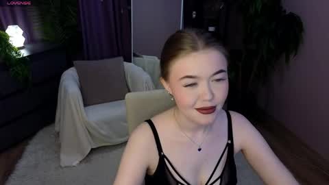 _liilcrystal_ online show from June 7, 2026, 7:17 pm