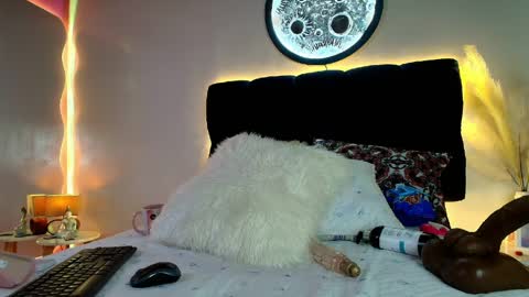 Lorrayne online show from April 4, 2026, 12:35 pm