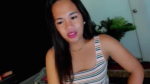 _lovelyyan69_ online show from December 18, 2025, 11:16 am