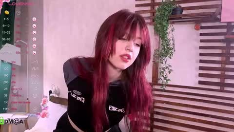 _lucystars online show from November 17, 2025, 2:23 pm