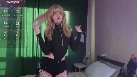 _lucystars online show from April 8, 2026, 11:21 am