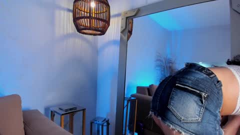 Snapshot of _luna_dupont_ chatting on January 4, 2025, 3:39 pm  Luna  online show from January 4, 2025, 3:39 pm