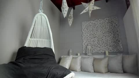 Snapshot of _luna_dupont_ chatting on February 2, 2025, 2:34 pm  Luna  online show from February 2, 2025, 2:34 pm