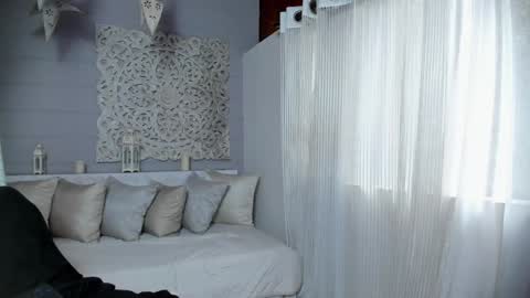 Snapshot of _luna_dupont_ chatting on February 3, 2025, 12:25 pm  Luna  online show from February 3, 2025, 12:25 pm