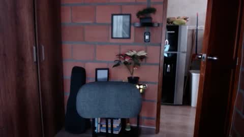 Snapshot of _lunablondie_ chatting on February 6, 2025, 2:37 pm _lunablondie_ online show from February 6, 2025, 2:37 pm