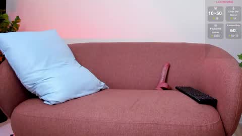 _luny_ online show from May 4, 2026, 7:15 am