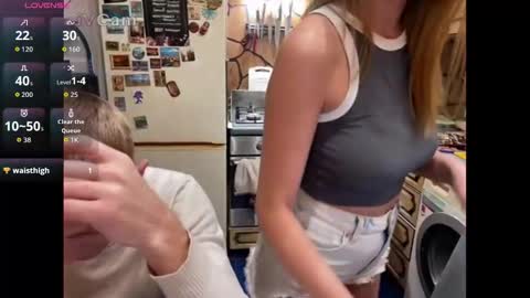 Snapshot of _magic_kis chatting on November 21, 2025, 6:23 am _magic_kis online show from November 21, 2025, 6:23 am