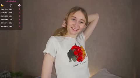  Gwen  online show from September 20, 2025, 4:13 am