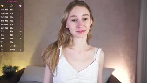  Gwen  online show from October 1, 2025, 4:07 am