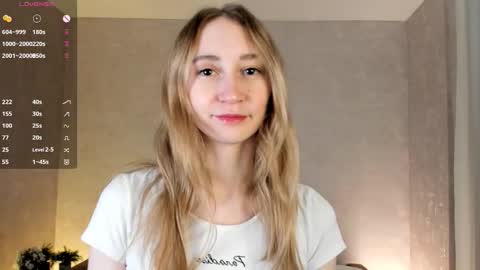  Gwen  online show from October 14, 2025, 3:07 am