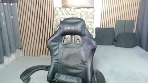 marylina online show from March 8, 2025, 8:33 am