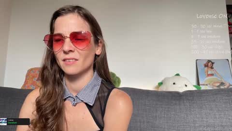 Meg online show from November 10, 2025, 1:54 pm