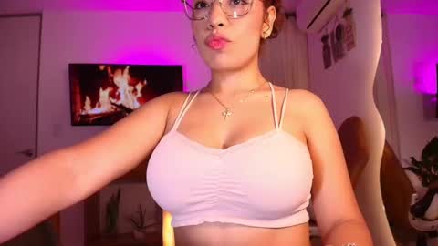 Snapshot of _megan_akbar chatting on September 25, 2025, 11:58 am Marce  online show from September 25, 2025, 11:58 am