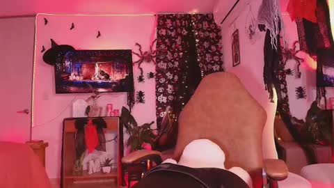 Snapshot of _megan_akbar chatting on October 21, 2025, 12:17 pm Marce  online show from October 21, 2025, 12:17 pm