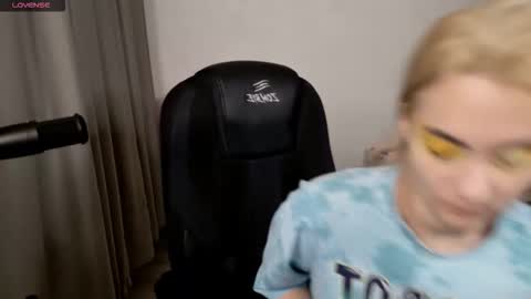 _meow_neko_ online show from February 13, 2026, 3:46 am