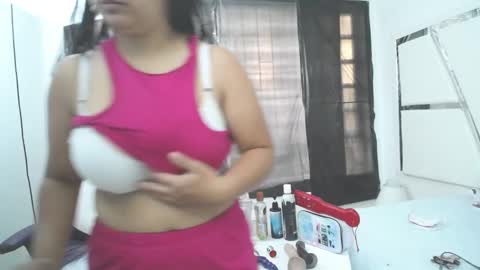  Mia  online show from January 28, 2025, 12:00 pm