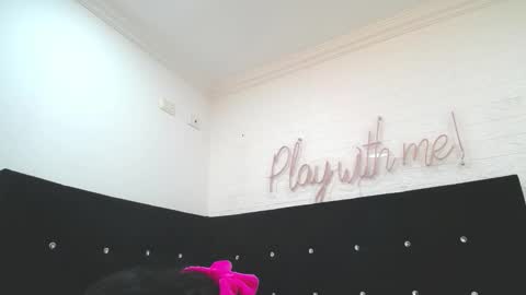  Mia  online show from March 7, 2025, 1:18 pm