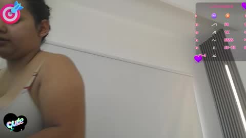  Mia  online show from October 4, 2025, 12:47 pm