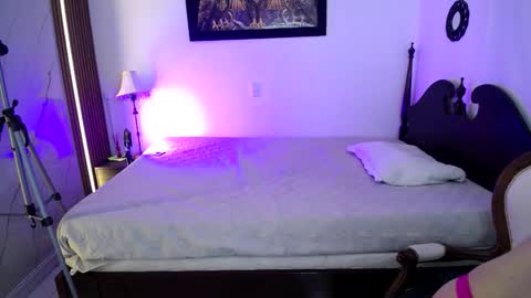  Mia  online show from March 12, 2026, 12:55 pm