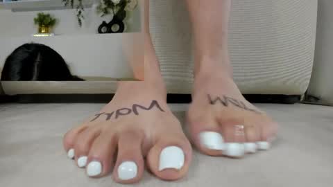 Mia online show from June 3, 2026, 10:59 pm