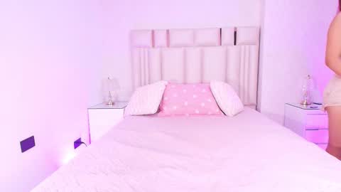 Mia  online show from February 10, 2026, 11:58 am