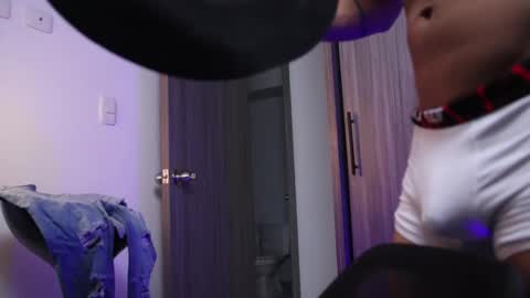 Snapshot of _mikestone chatting on December 22, 2025, 8:28 pm soy mike online show from December 22, 2025, 8:28 pm