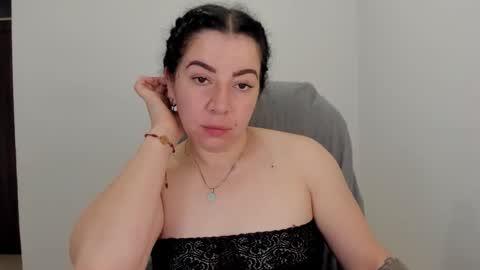 _miss_coco_ online show from October 19, 2025, 4:35 am