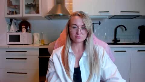 Eva online show from October 23, 2025, 5:44 pm