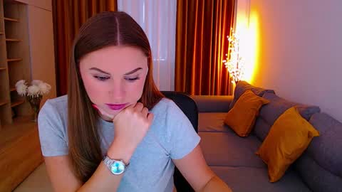 Mia online show from October 12, 2025, 6:12 am