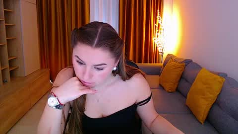 Mia online show from March 26, 2026, 10:43 am