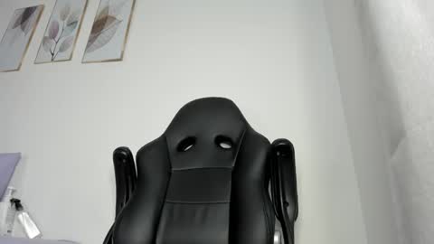 _molly_rosse_ online show from June 8, 2026, 12:16 pm
