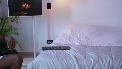 Snapshot of _monaco__ chatting on February 4, 2026, 4:57 pm julietta and travis online show from February 4, 2026, 4:57 pm