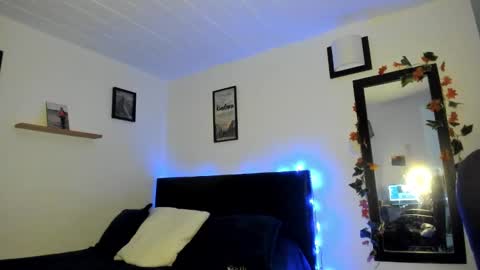     liaaa 4u online show from December 6, 2024, 1:40 am