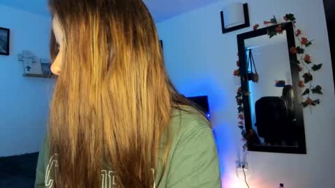     liaaa 4u online show from December 9, 2024, 8:12 pm