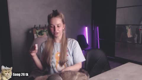 Debby  online show from December 3, 2025, 7:45 pm