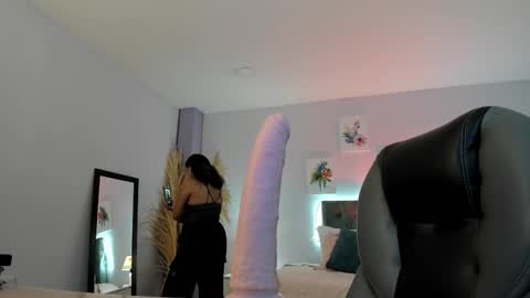 Natalie online show from November 8, 2025, 11:58 pm