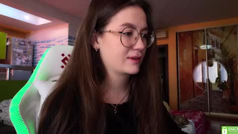 Mia with a big heart  online show from March 8, 2025, 3:50 am