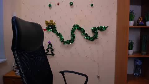 Snapshot of _nicole_new chatting on December 18, 2024, 11:45 am Nica online show from December 18, 2024, 11:45 am