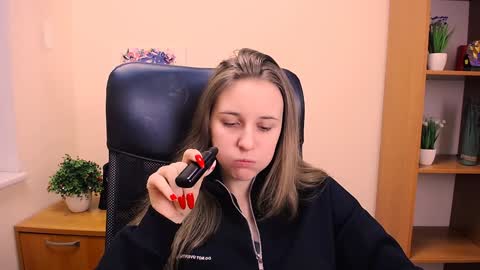 Snapshot of _nicole_new chatting on January 18, 2025, 12:15 pm Nica online show from January 18, 2025, 12:15 pm