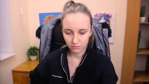 Snapshot of _nicole_new chatting on February 24, 2025, 12:37 pm Nica online show from February 24, 2025, 12:37 pm