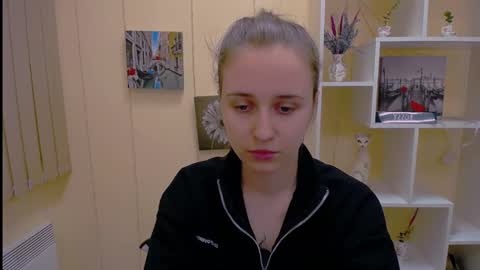 Snapshot of _nicole_new chatting on March 5, 2025, 12:44 pm Nica online show from March 5, 2025, 12:44 pm